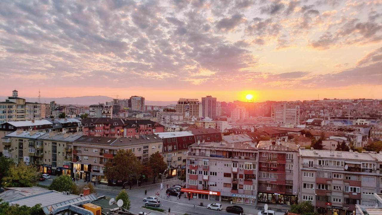 Spacious Downtown Apartment With A City View Pristina Eksteriør bilde