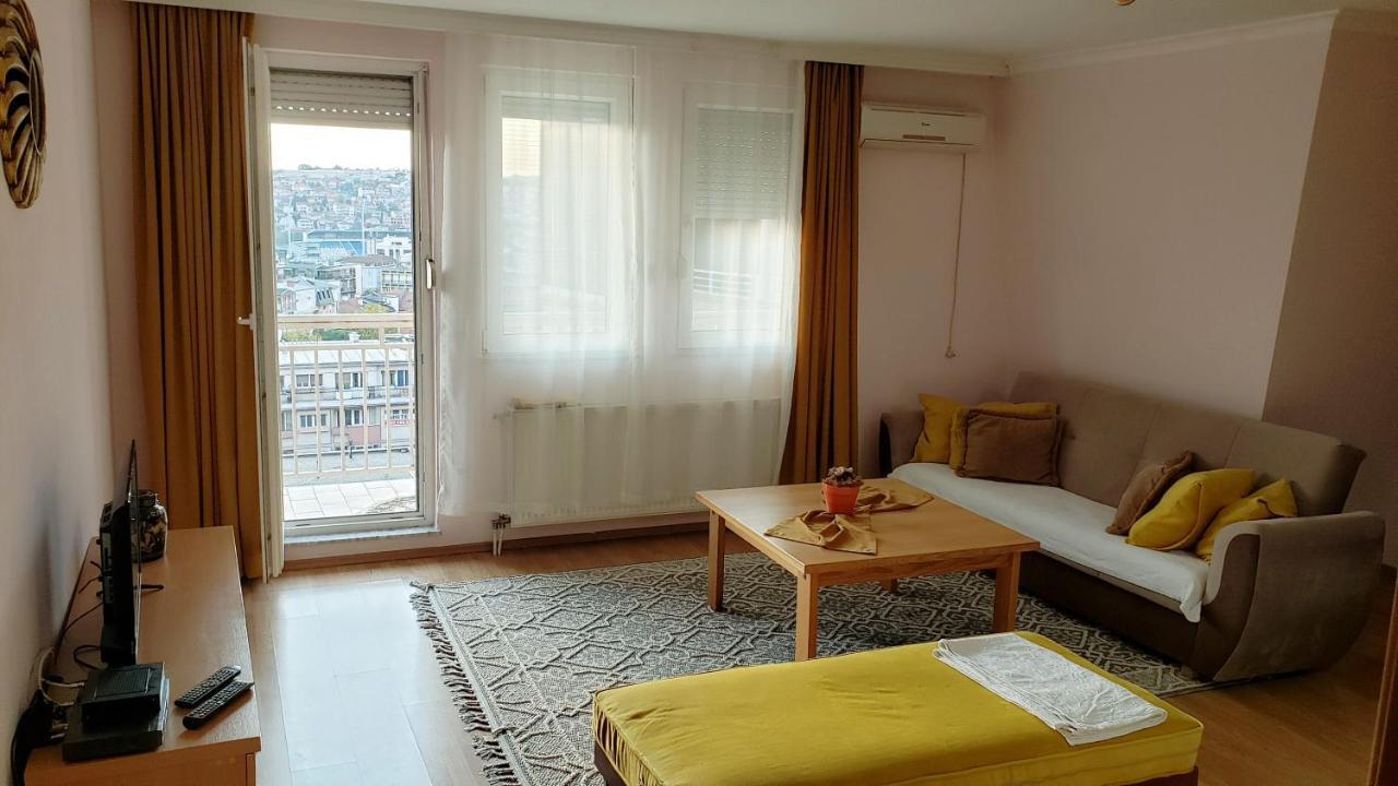 Spacious Downtown Apartment With A City View Pristina Eksteriør bilde